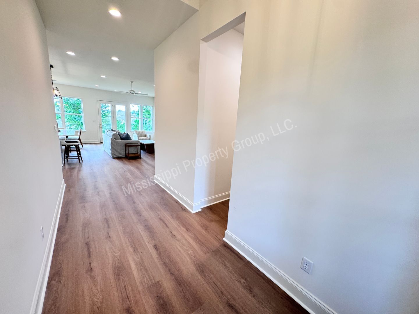 Building Photo - 721 Primrose Dr