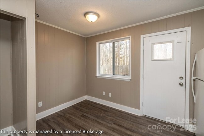 Building Photo - 132 Brentwood Dr