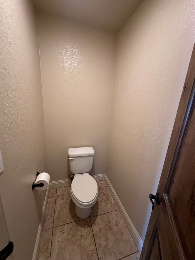 Building Photo - Stunning 4 Bed Home! 3 Car garage ! Mesa School District!
