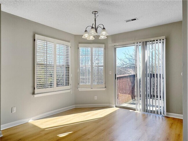 Building Photo - 901 Wentworth Ct