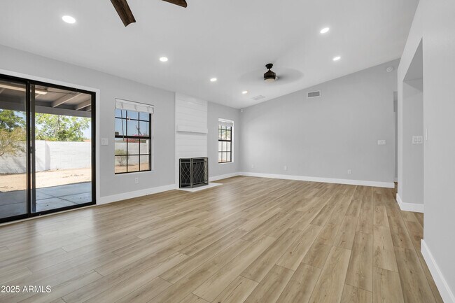 Building Photo - 5302 W Cheryl Dr