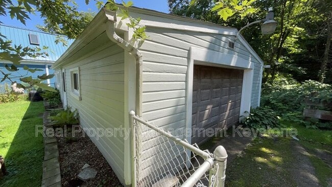 Building Photo - 1271 Lewis St