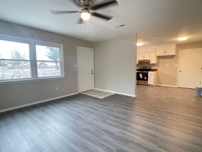 Building Photo - 2043 S Sagamont Ave