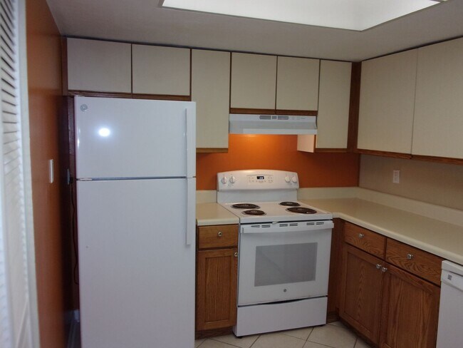 Building Photo - Island Living!