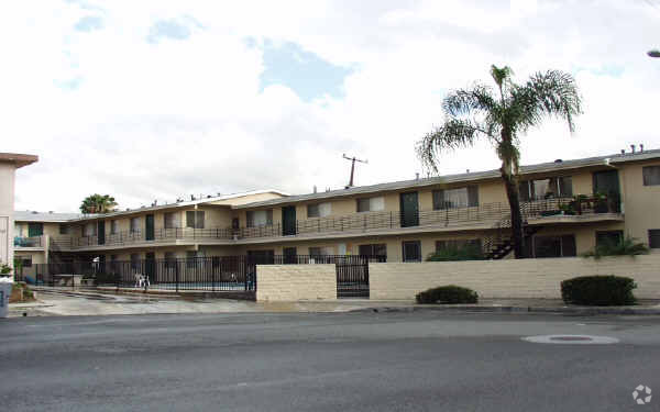 Building Photo - Maple Street Apartments