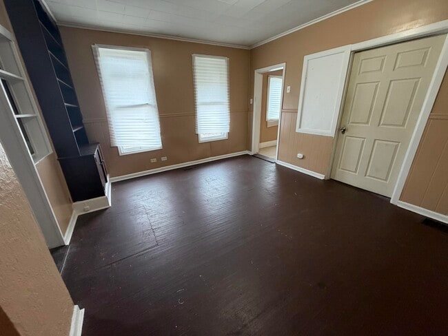 Building Photo - 607 Hazel-