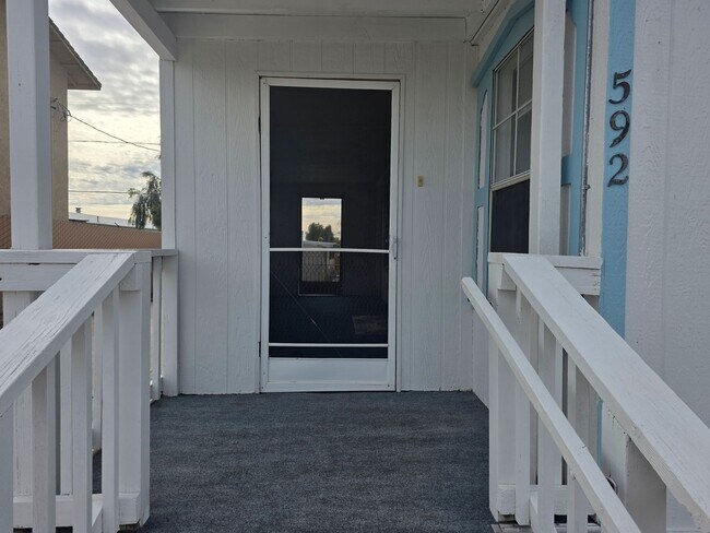 Building Photo - Newly refurbished 2 bedroom 1 Bath fully fenced manufactured home in Central Bullhead City.