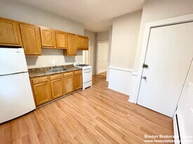 Building Photo - 1576 Tremont St