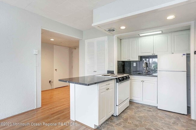 Building Photo - 21 Leroy Pl