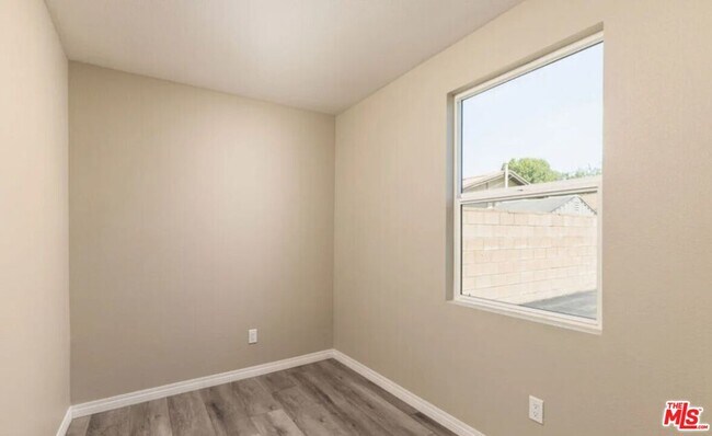 Building Photo - 9219 Langdon Ave