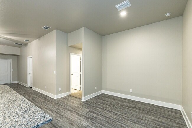 Building Photo - 13605 Avenue R