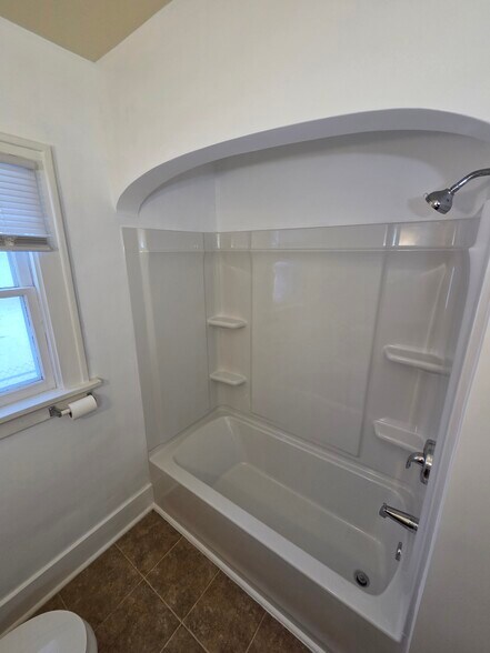 Building Photo - 1938 Clinton St