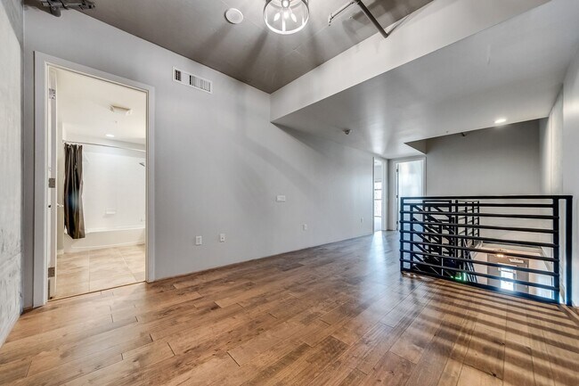 Building Photo - 353 E Bonneville Ave