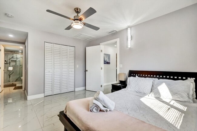 Building Photo - Single Family Home in Non HOA East Boca Raton