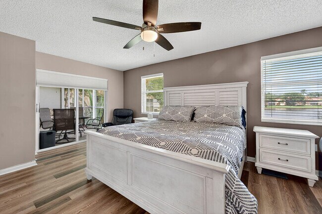 Building Photo - 9673 Shadybrook Dr