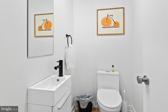 Building Photo - 237 Krams Ave