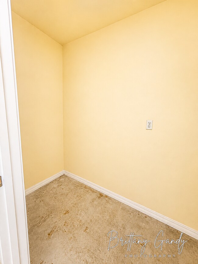 Building Photo - 6037 Braeburn Ct