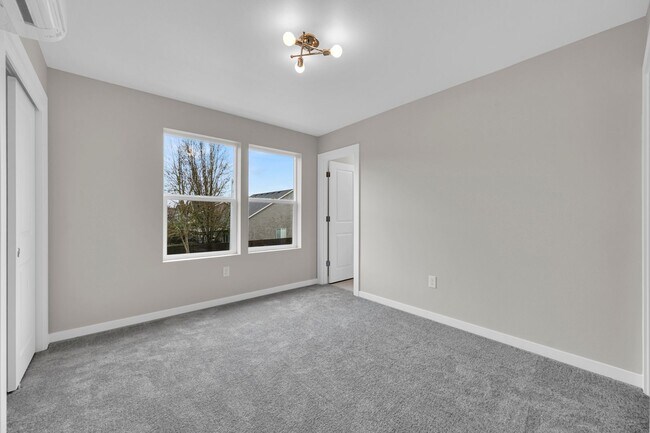 Building Photo - Move In Special Up to 3 Months Free - Newb...