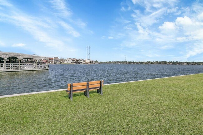 Building Photo - 207 Lakeview Terrace