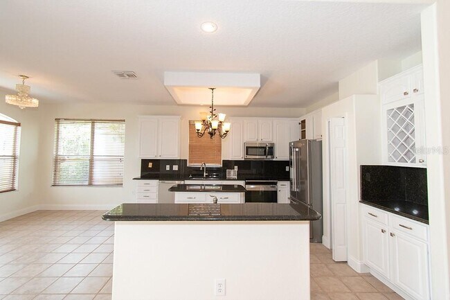 Building Photo - 1707 Golfview Dr