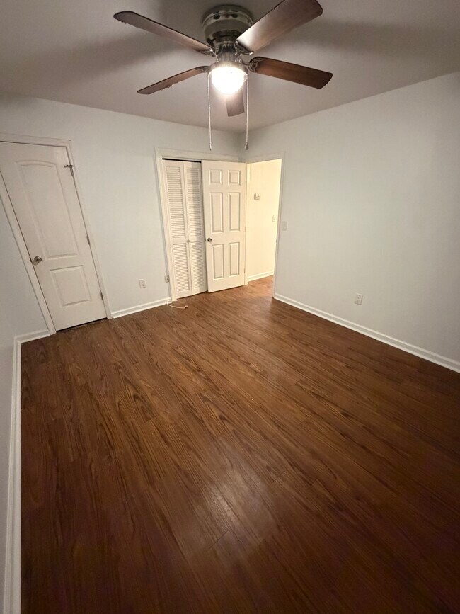 Building Photo - 8836 Deerwood Dr