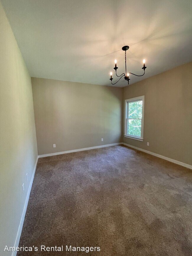 Building Photo - 4 br, 3 bath House - 44 Oak Ridge Place