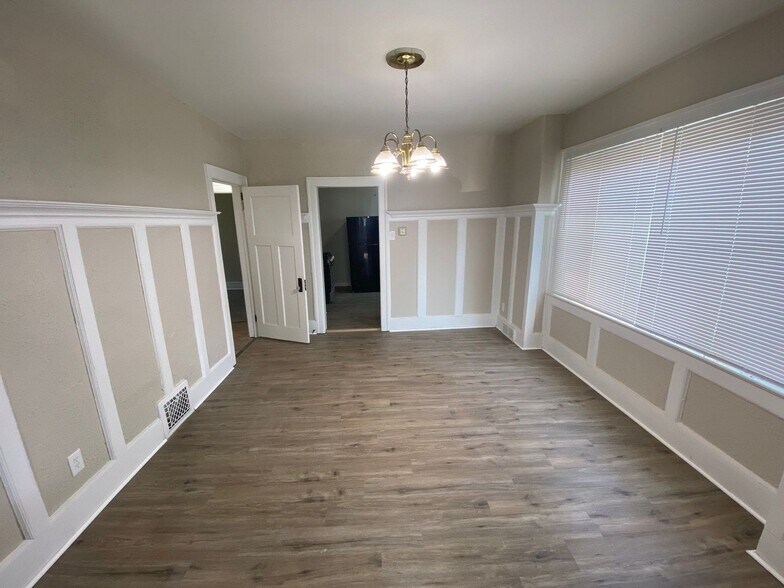 Building Photo - 4840 St Clair St