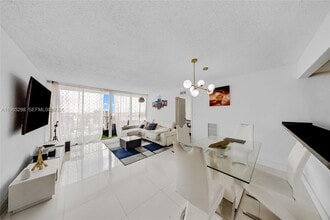 Building Photo - 7601 E Treasure Dr