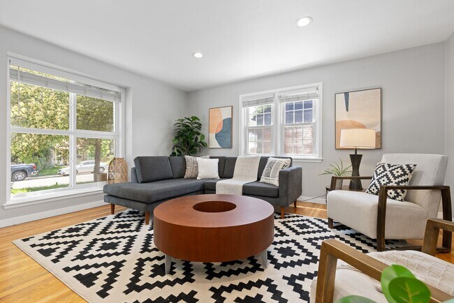 Building Photo - Recently Updated Home in Prime Sunnyside N...