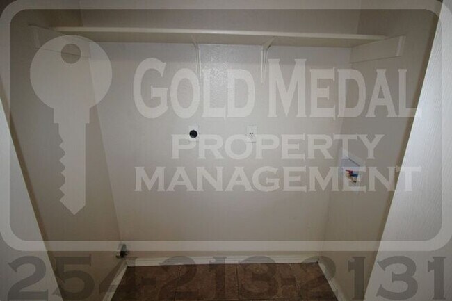 Building Photo - 4001 Madison Dr