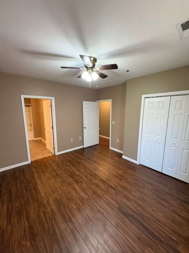 Building Photo - Jefferson Commons Apartments