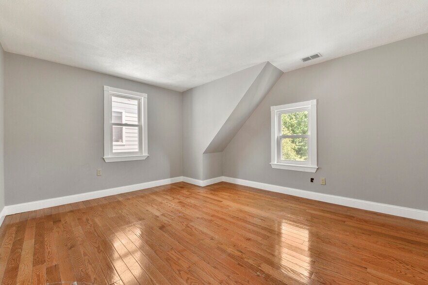 Building Photo - 70 Topliff St