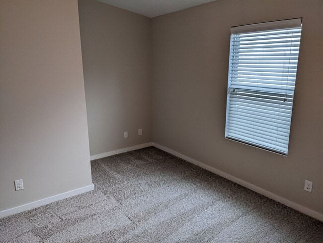 Building Photo - 3- Bedroom Townhome in Prosperity Place