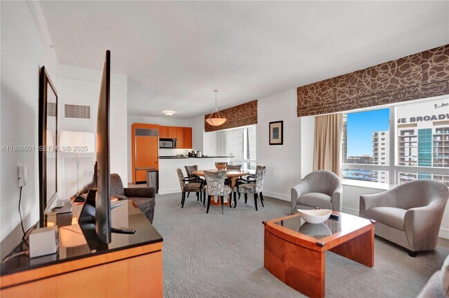 Building Photo - 1435 Brickell Ave