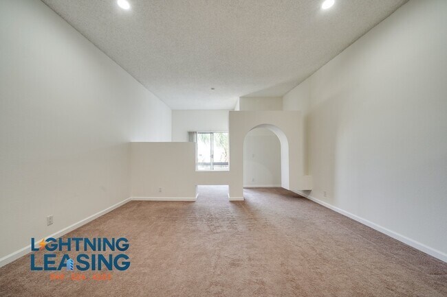Building Photo - 11225 Morrison St