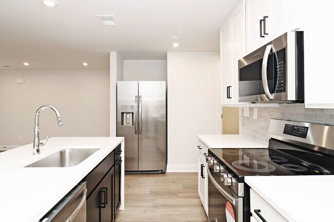 Building Photo - Pet-Friendly Glenbrook Apartment in Crozet