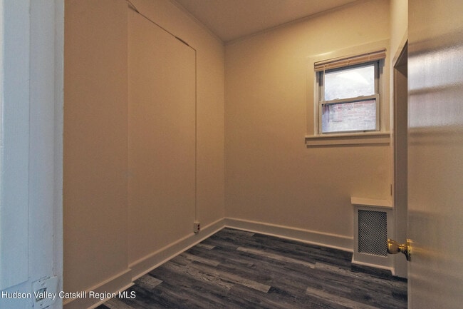 Building Photo - 454 Warren St