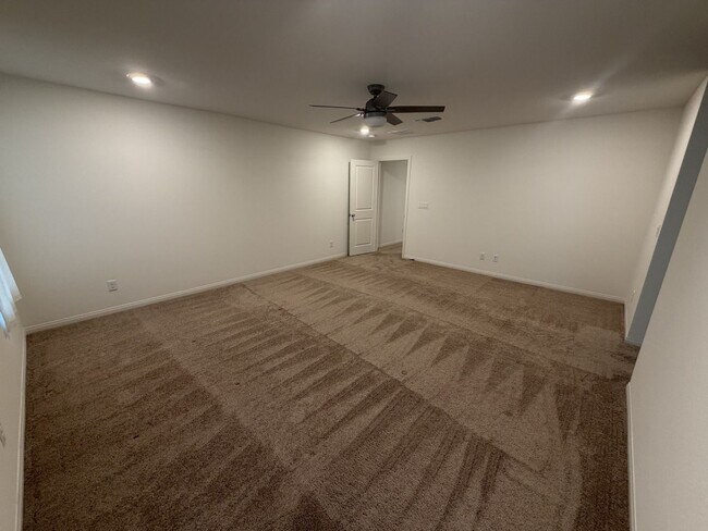 Building Photo - Stunning 4-Bedroom Home with Loft & Den – Spacious and Move-In Ready!