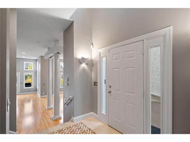 Building Photo - 517 River St