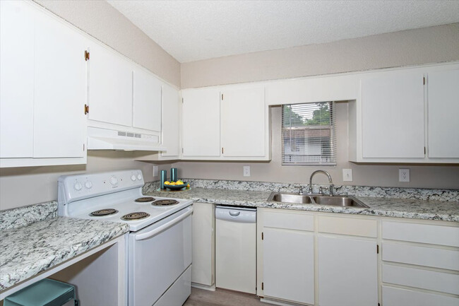 Building Photo - Sontra Garden Apartments