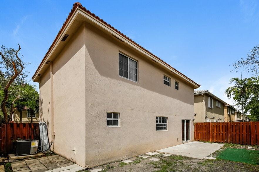 Building Photo - 40 NW 110th Ave