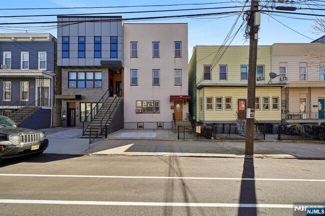 Building Photo - 364 New York Ave