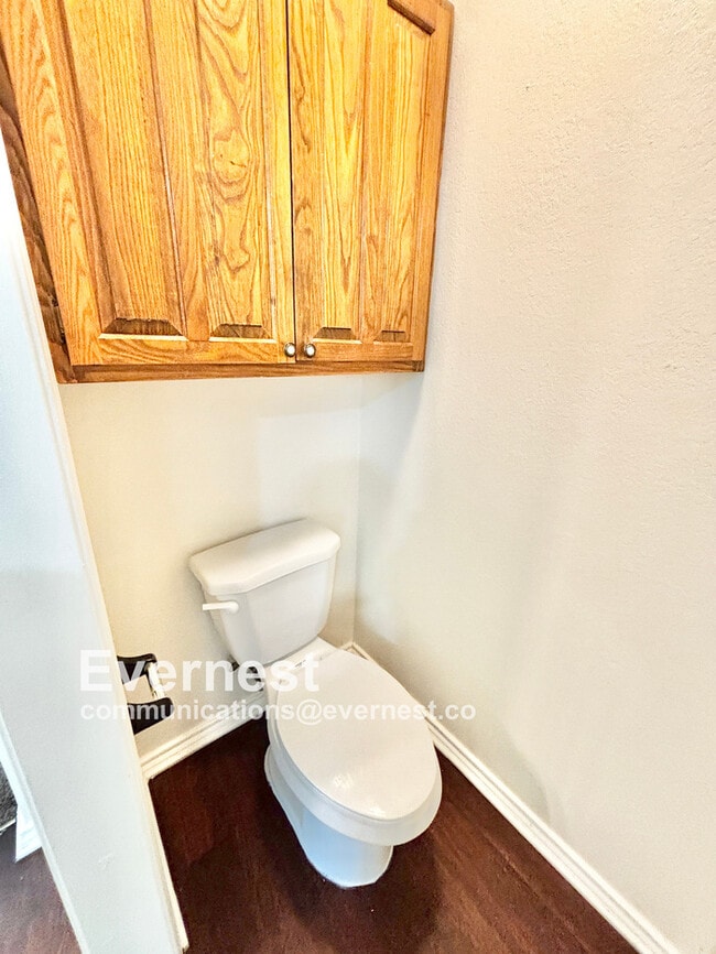 Building Photo - 698 Buttercup Dr