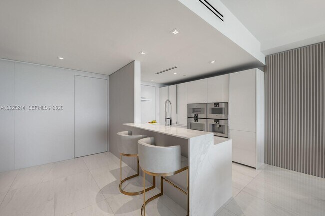 Building Photo - 10203 Collins Ave