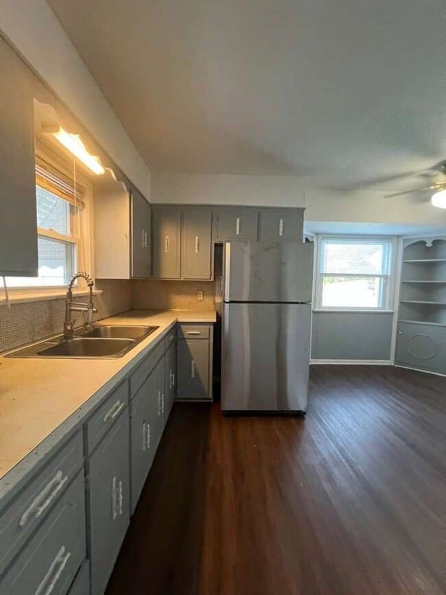 Building Photo - A Single family home with Garage in Garfie...