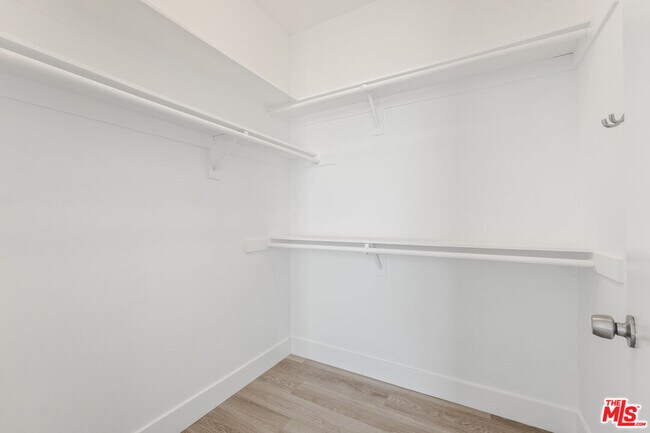 Building Photo - 1131 N Formosa Ave