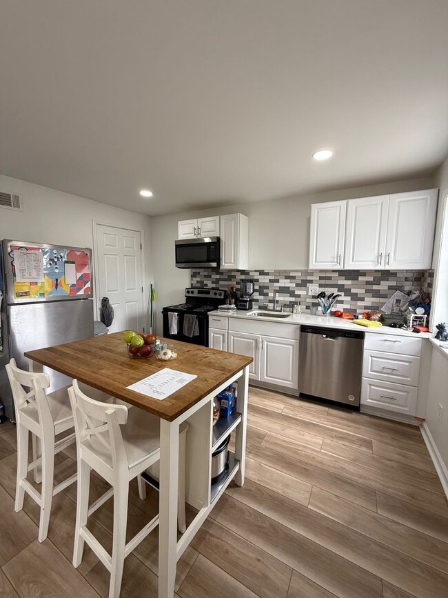 Building Photo - HOME FOR THE HOLIDAYS SPECIAL!-4 BEDROOM H...