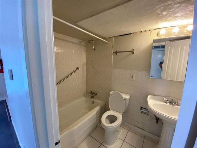 Building Photo - 710 Colquitt St