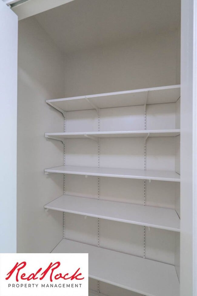 Building Photo - 3 Bedroom End Unit Townhome in Downtown St. George