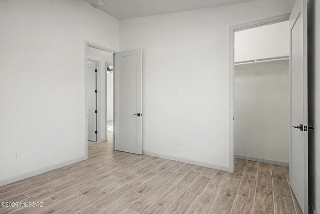 Building Photo - 827 E 33rd St
